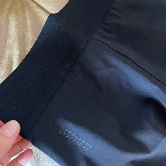 Lululemon (3/4 length) leggings - Size 4 - Picture 4 of 5